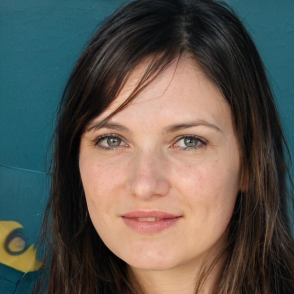 Professional portrait of Jennifer Thompson, tax planning advisor